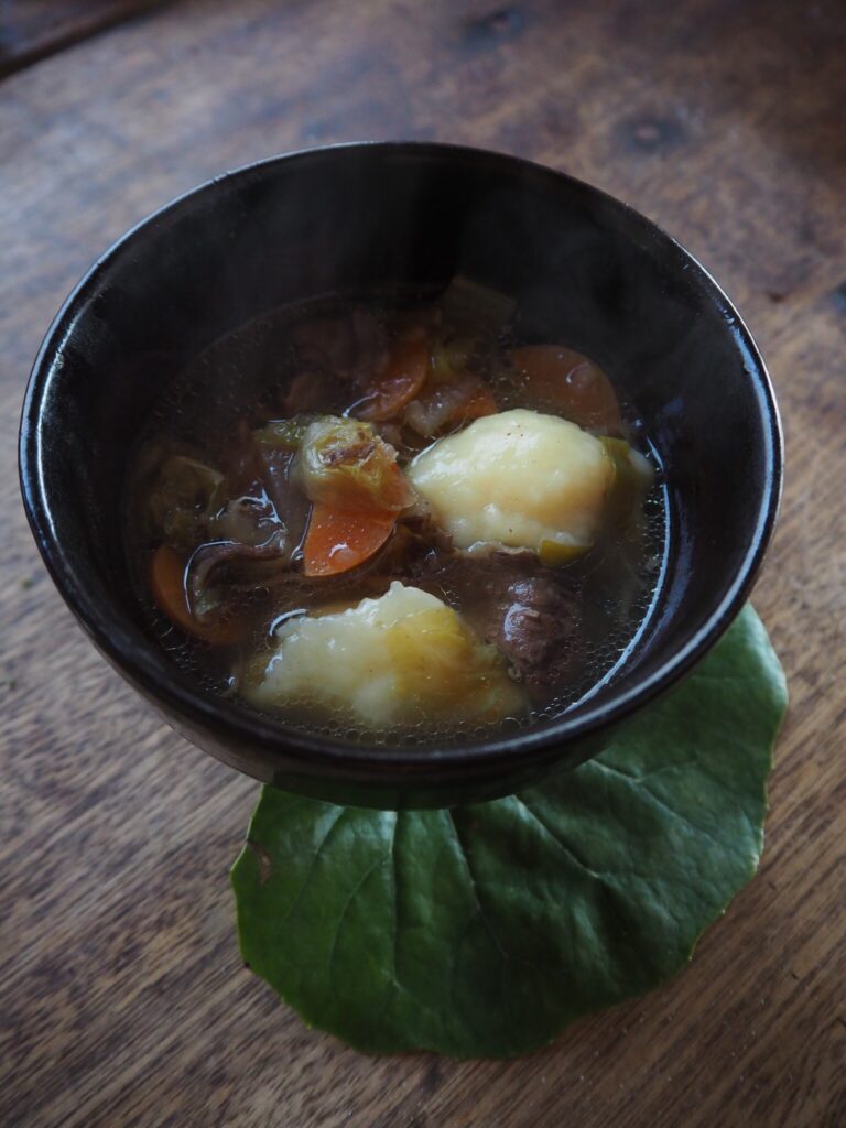 祖母の味を思い出す、具沢山のすいとん。写真と文：仁平里帆 (『からだと心整う台所ごよみ365日』著者) #4出来たてのすいとん。