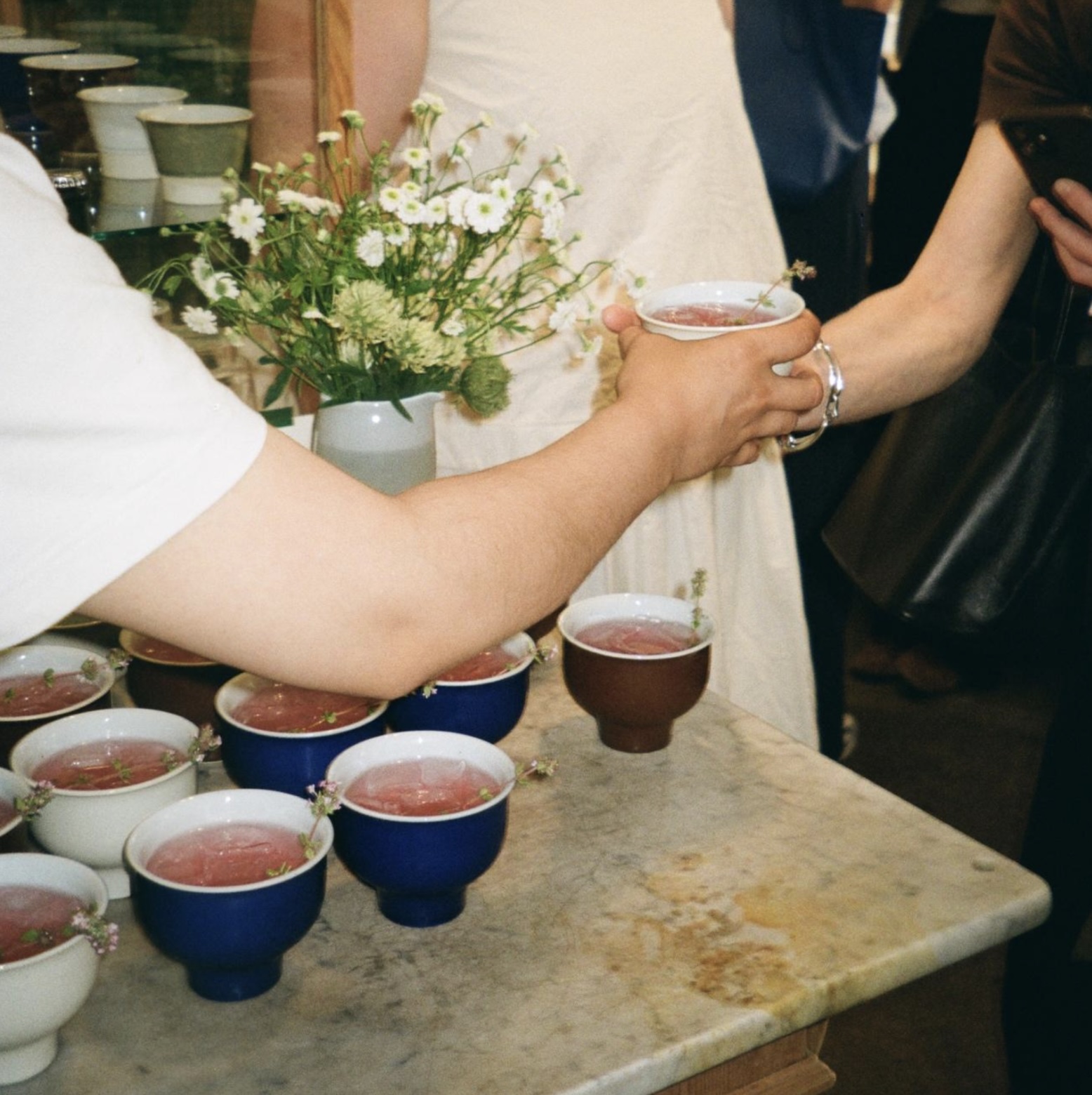 輪郭の美しいティーカップ。文：辰野しずか (クリエイティブディレクター、デザイナー) #3