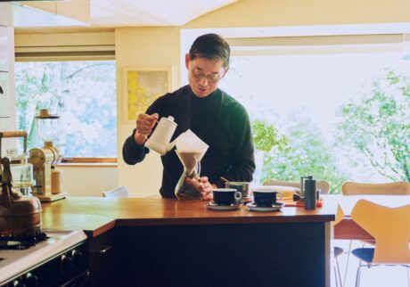 コーヒーを淹れてリラックスする時間が好きだと皆川さん。コーヒーメーカーは”オールド・ケメックス”を使用。