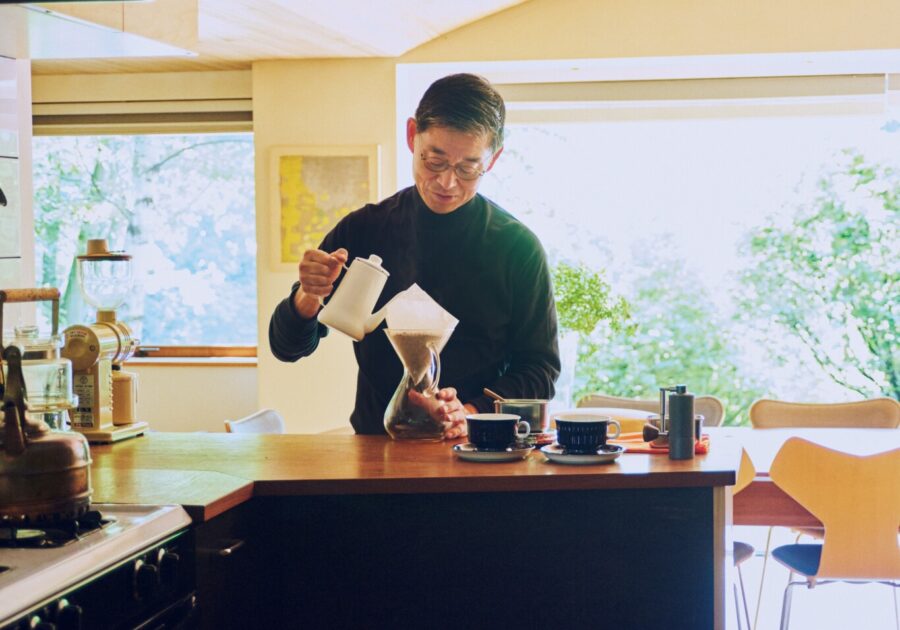 コーヒーを淹れてリラックスする時間が好きだと皆川さん。コーヒーメーカーは”オールド・ケメックス”を使用。