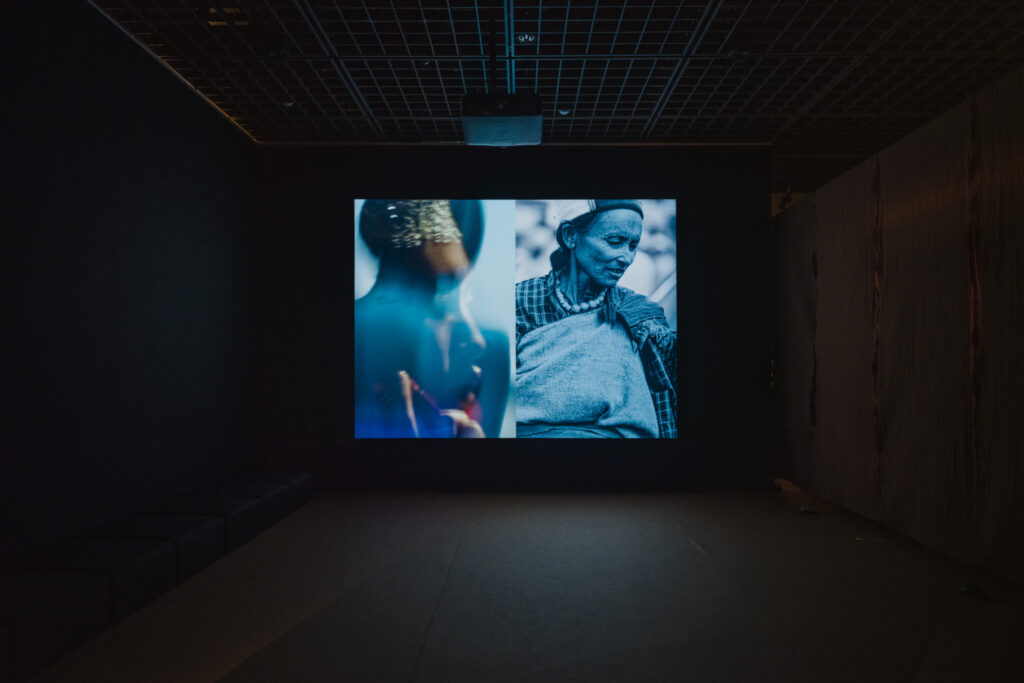 「高木由利子 写真展 Threads of Beauty 1995-2025」展示風景、Bunkamura ザ・ミュージアム、2026年