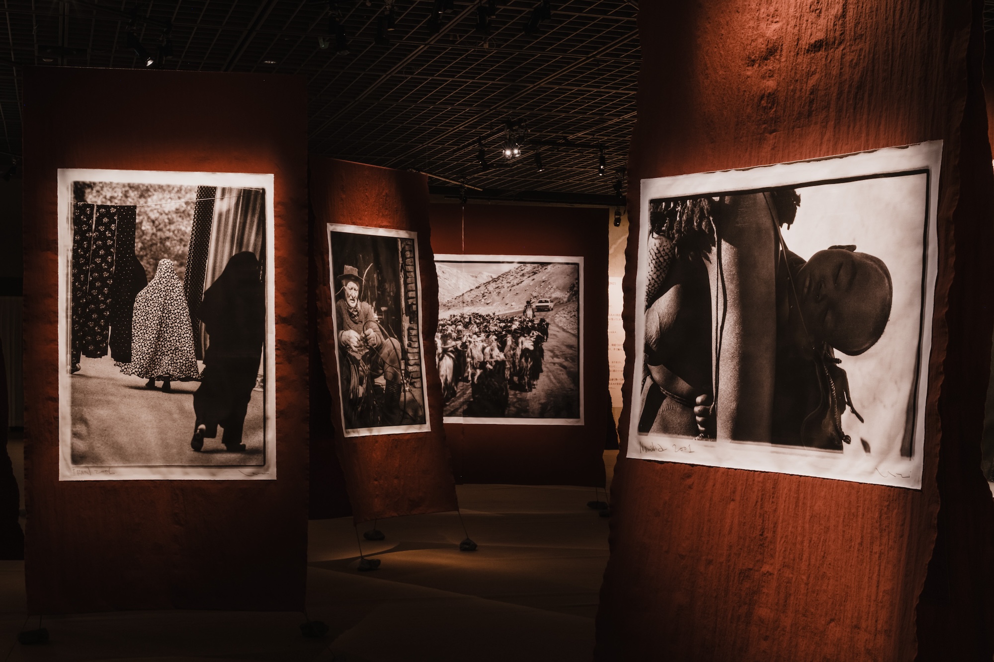 30年に渡り、世界中を旅してきた高木由利子さんの写真展を東京・渋谷『Bunkamura ザ・ミュージアム』で3月29日 (日) まで開催中。