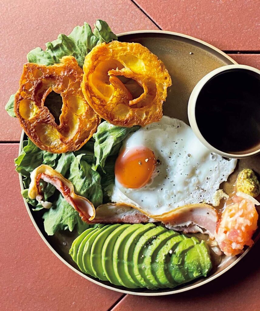 3.『チャレ』のモーニングプレート 朝からはしごしたくなる、京都さんぽ部部長の朝食ガイド。 | グッドモーニングプレート1000円、中深煎りのブレンドチャレ650円。 3.『チャレ』のモーニングプレート 朝からはしごしたくなる、京都さんぽ部部長の朝食ガイド。