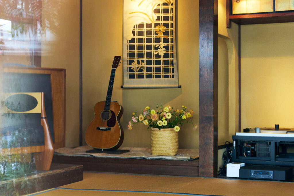 〈visvim〉クリエイティブディレクターの中村ヒロキさんと、ウィメンズライン〈WMV〉のデザイナー、ケルシーさんに聞いた、2人の暮らしをつくる愛用品。