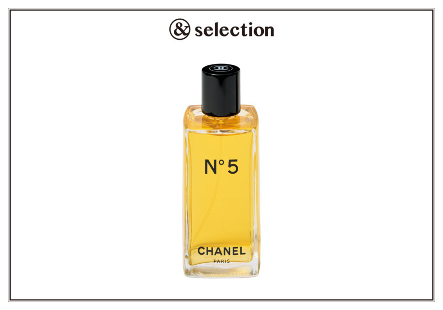 1924年に誕生した香りがより洗練されたボトルで復刻。〈シャネル〉の「N°5 オードゥ トワレット」。