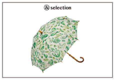 〈マドモアゼルノンノン〉の日傘は、手作業で色を重ねたボタニカル柄が魅力。