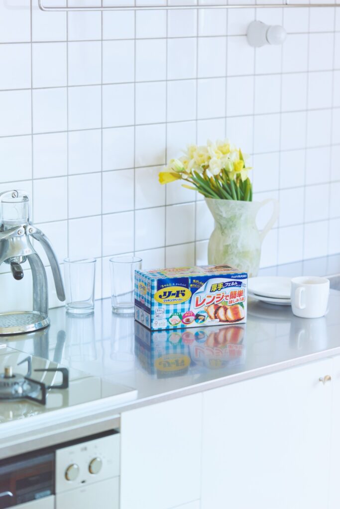 ちょっとしたひと手間で、日々の料理をもっとおいしく！ 料理家の山本千織 (chioben) さん、渡辺有子さん、ワタナベマキさんが「リード クッキングペーパー」を使いたくなる理由。