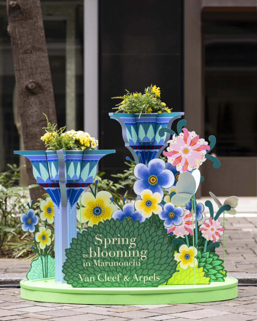 東京・丸の内仲通りが庭園に！？ 〈ヴァン クリーフ＆アーペル〉とイラストレーター シャルロット・ガストーとのコラボレーションによる幻想的なインスタレーションを4/5 (日) まで開催中。
