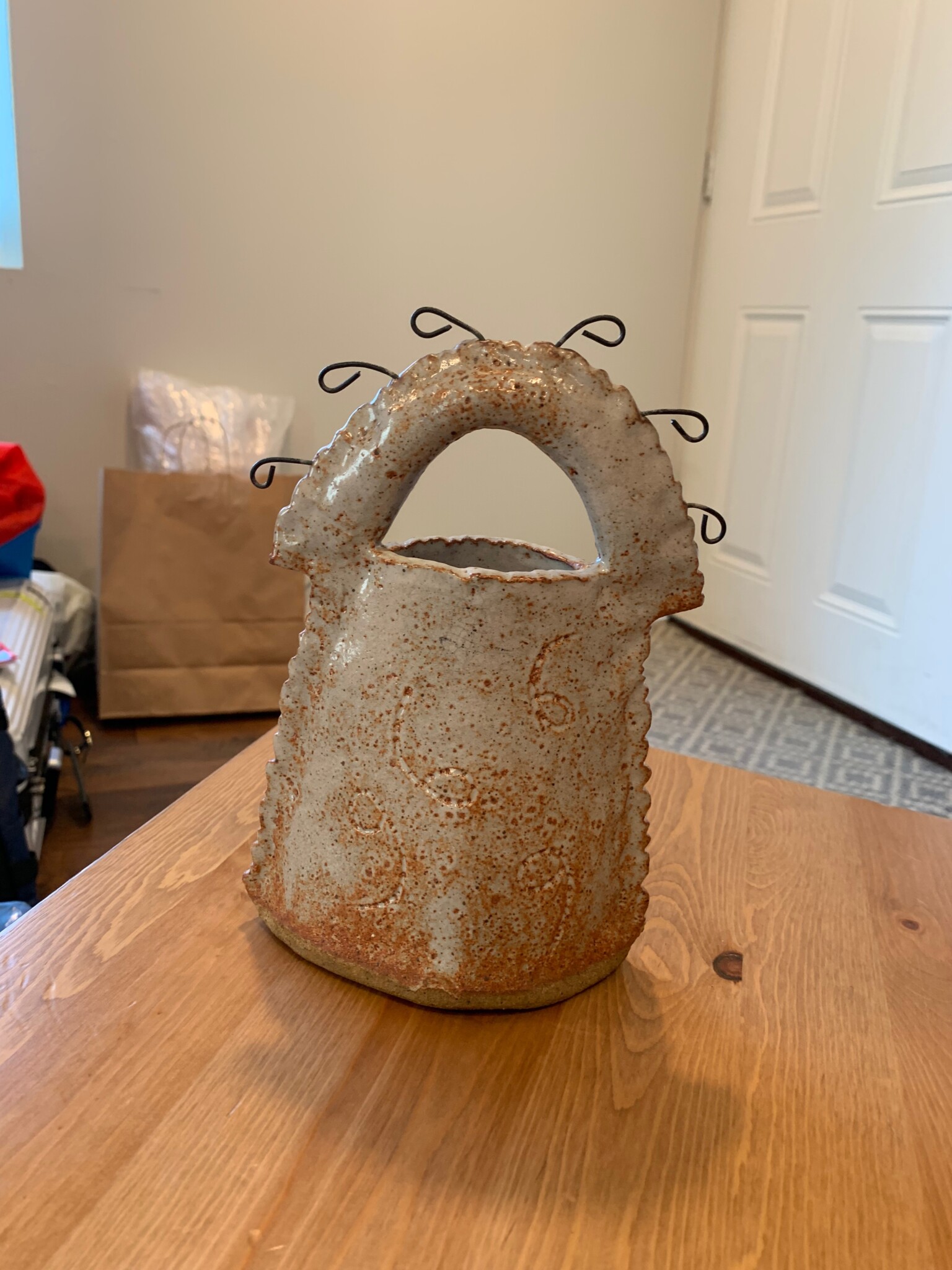 壊れてしまった花器。写真と文：浅見旬 (編集者、ライター) #1