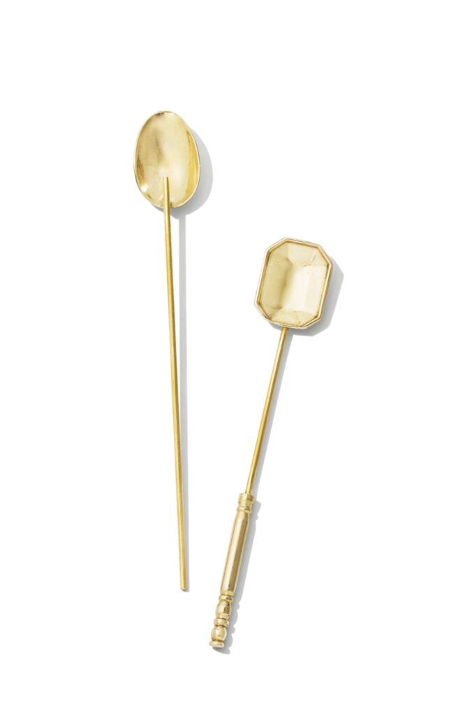 香り高い紅茶は洗練されたティーセットで。作家の愛を感じる、紅茶の道具。