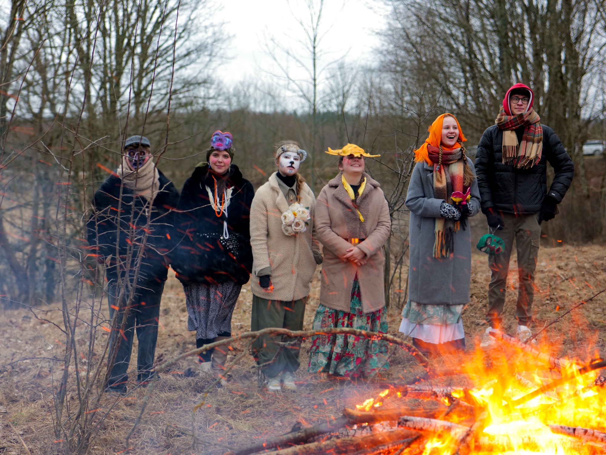 リトアニアの伝統行事を体感できる、写真家・在本彌生さんによる写真展「冬よ冬」- 北国リトアニアの冬を追い出す祭り- が『ミナ ペルホネン 盛岡』にて開催。