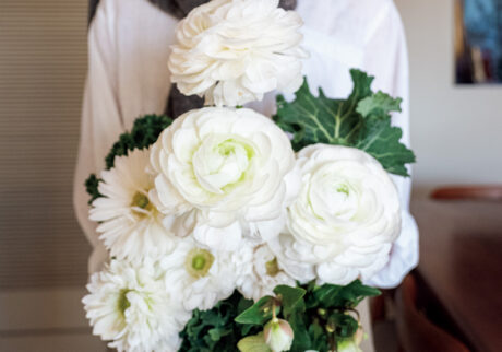 吸い込まれるように美しい純白のラナンキュラス、煌。