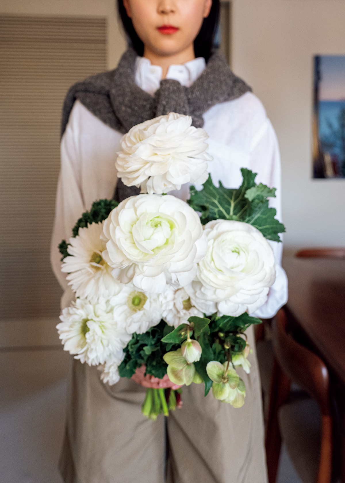 吸い込まれるように美しい純白のラナンキュラス、煌。