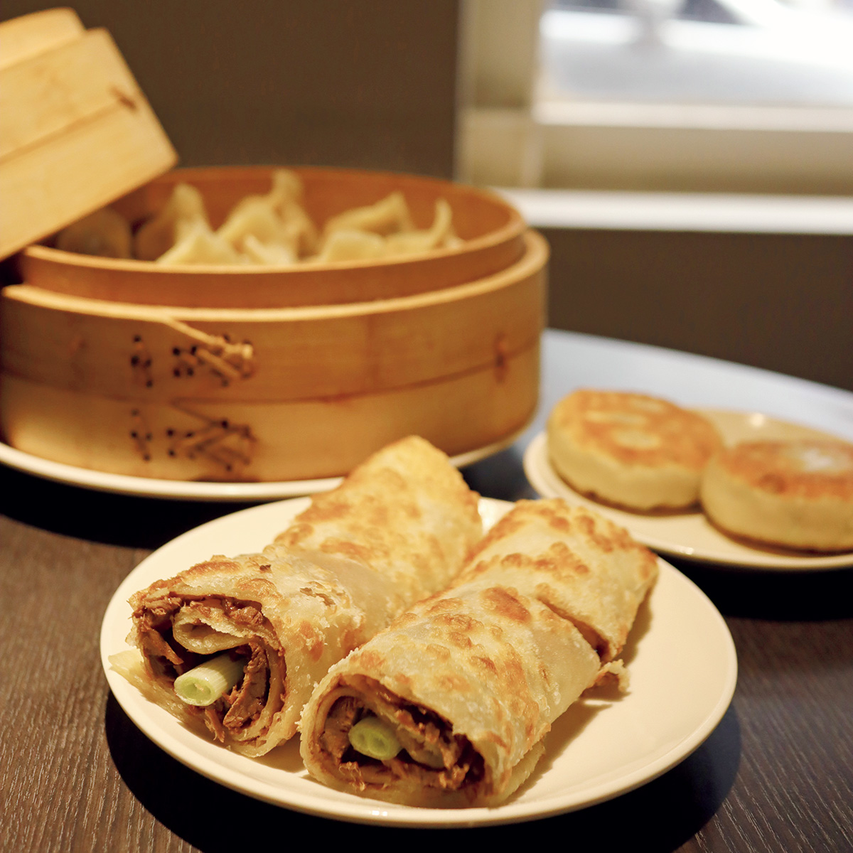 パリパリの皮で巻いた、牛肉ロールを頬張りたい。【台北小吃めぐり】