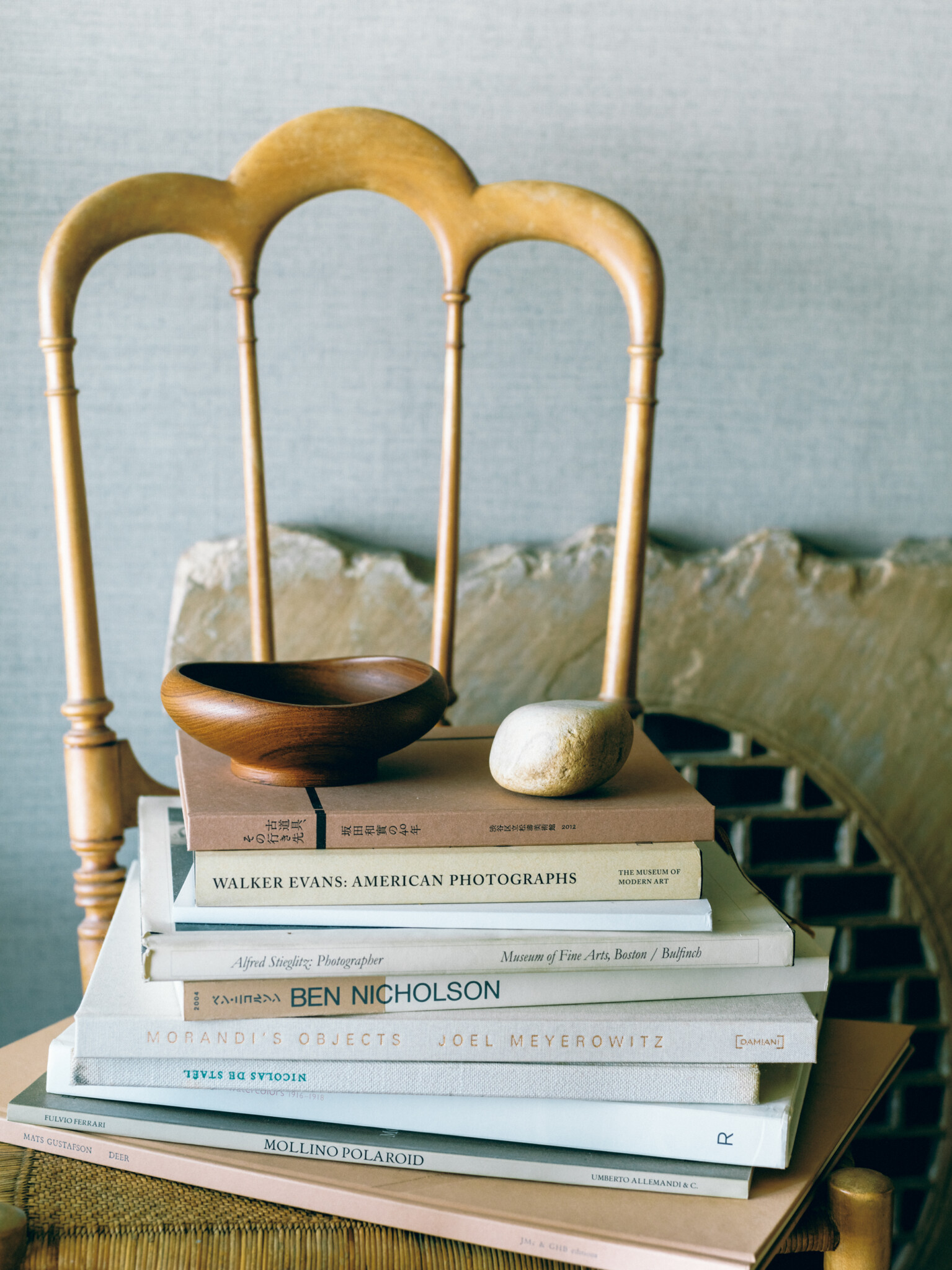 クリエイティブディレクター・南雲浩二郎さんの本のある風景。「住む人を映す、本棚」01。