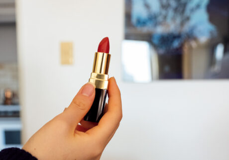 つけ心地、発色のよさ、保湿力が共存する〈シャネル〉のリップスティック。