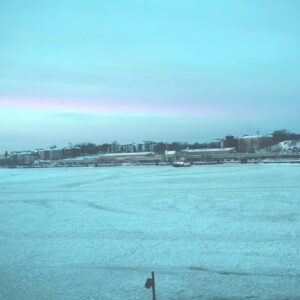 空気の澄んだ早朝のヘルシンキの街。静寂に包まれ、マジックアワーは息を呑む美しさ。