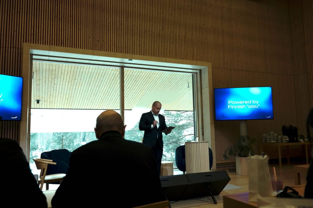 CEOのトゥルッカ・クーシストによるプレゼンテーション。