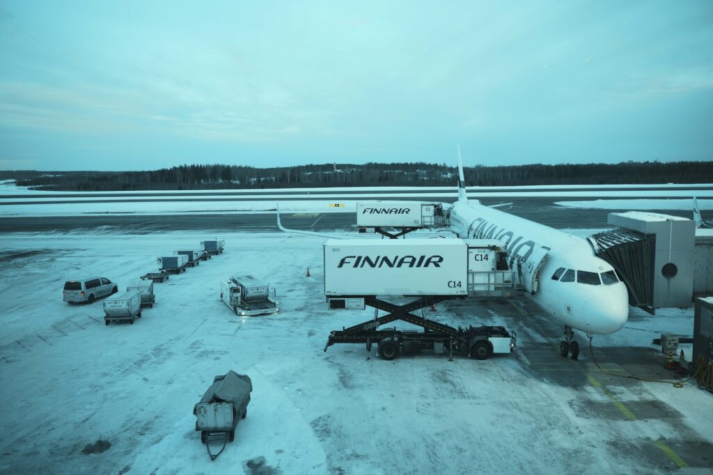 2045年までにネットゼロ (CO2排出実質ゼロ) 達成を目標。機材更新、運航効率化、軽量化などを推進する。 | 2050年までにネットゼロ（CO2排出実質ゼロ）達成を目標。機材更新、運航効率化、軽量化などを推進する。