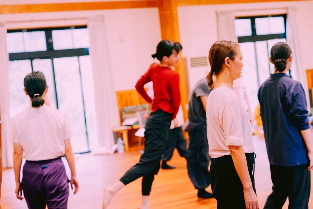 長野の山奥で、土を蹴る。私を踊る。思いつき、ひとり旅3。写真と文：祷 キララ (女優) #3 | photo : Takeshi Hirabayashi