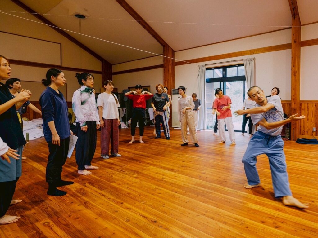 長野の山奥で、土を蹴る。私を踊る。思いつき、ひとり旅3。写真と文：祷 キララ (女優) #3 | photo : Takeshi Hirabayashi