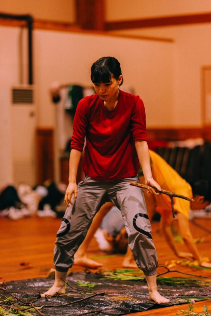 長野の山奥で、土を蹴る。私を踊る。思いつき、ひとり旅3。写真と文：祷 キララ (女優) #3 | photo : Takeshi Hirabayashi