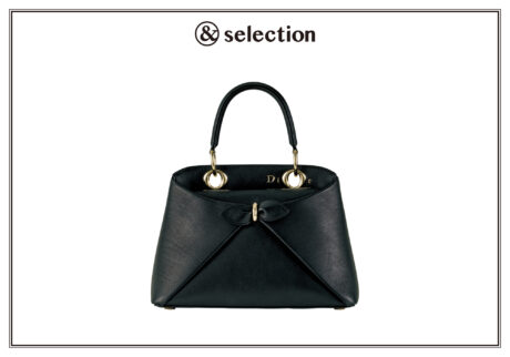 新生〈ディオール〉から届いた、リボンモチーフが印象的なバッグ。