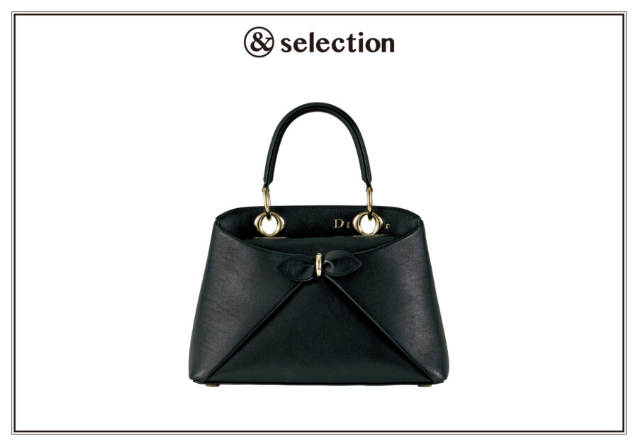 新生〈ディオール〉から届いた、リボンモチーフが印象的なバッグ。