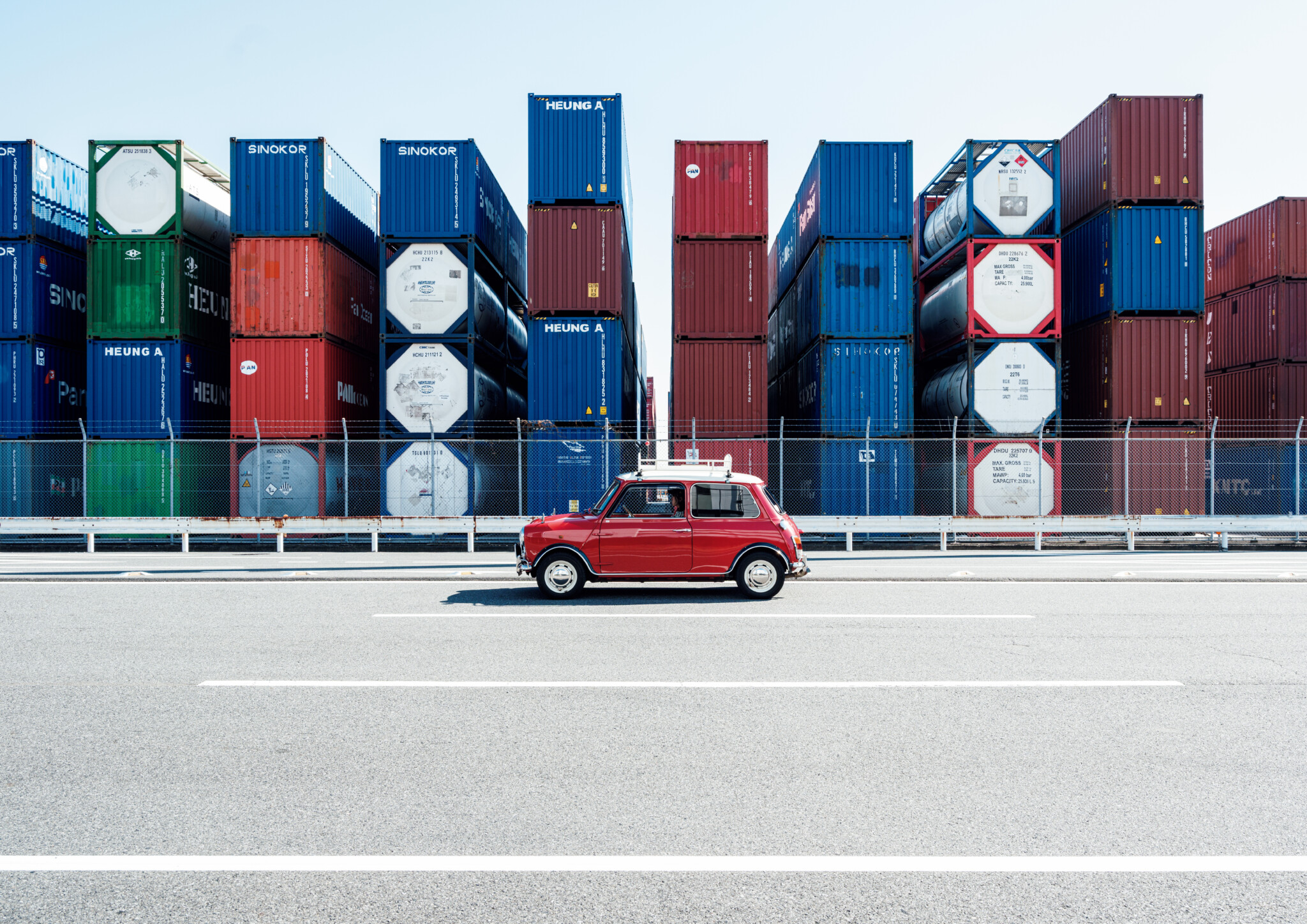 私とクルマ。愛車は同い年のラストミニ。 ASUMI KOZAKAI × ROVER MINI SEVEN