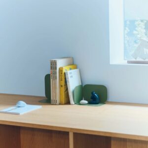 〈規文堂〉のブックエンド マス。長く使いたい、暮らしの名品カタログ。 | ブックエンド マス［W10.5×D12×H16㎝］ 2点セット￥6,160（規文堂 ☎075‒671‒0717）