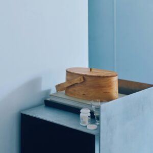 〈イワカグ〉の支障木プロジェクト。長く使いたい、暮らしの名品カタログ。 | 支障木 わっぱのバスケット［W31.5×D15×H13（持ち手含まず）㎝］￥29,150（iwakagu／中川政七商店 渋谷店 ☎03‒6712‒6418）