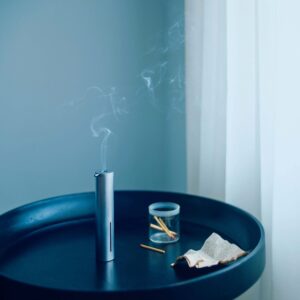 〈キタワークス〉のお香たて。長く使いたい、暮らしの名品カタログ。 | お香たて ステンレス［∅3.4×H15.5㎝］￥20,900（キタワークス ☎090‒3375‒7165）