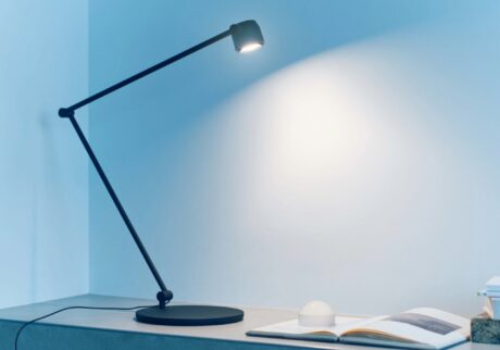 〈ヴァストベリ プラス〉のイオン ベース。長く使いたい、暮らしの名品カタログ。 | イオン ベース［W最大89×D20×H最大90㎝］¥178,200（ヴァストベリ プラス／YAMAGIWA オンラインストア）