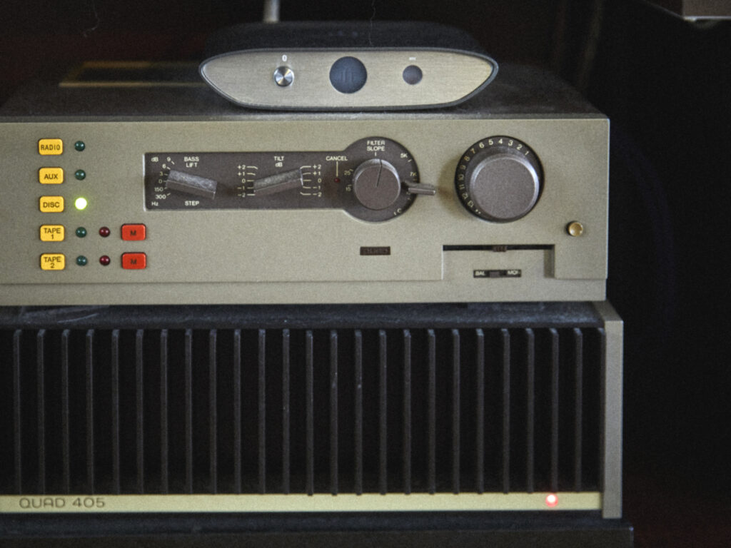 部屋に溶け込むオーディオセット。山口 明 (フォトグラファー) #1