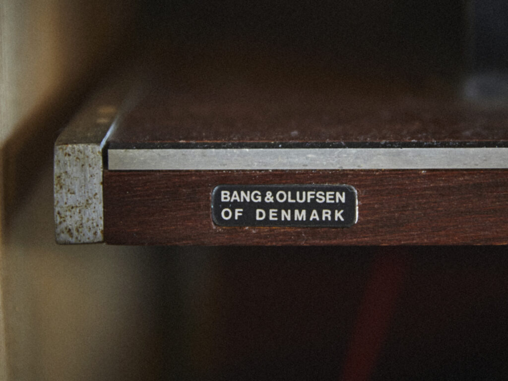 部屋に溶け込むオーディオセット。山口 明 (フォトグラファー) #1