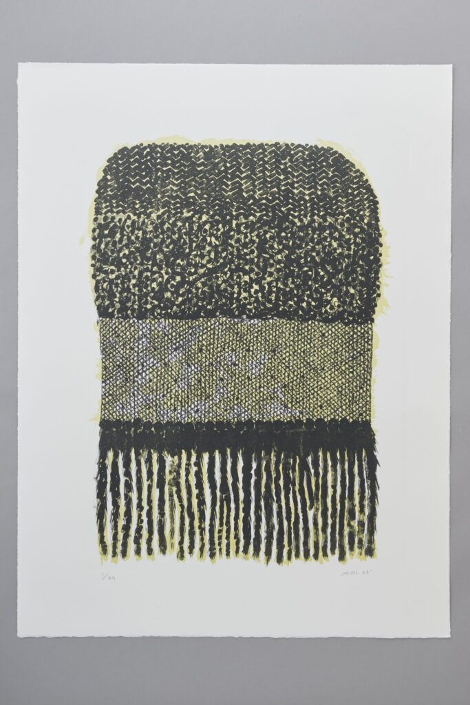 手と空想、その間で生まれた作品が揃う、皆川 明さんの個展「手と空」が京都のギャラリーで開催。 | リトグラフ作品《Knitting the Days of Autumn》。