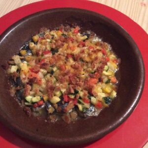 ぬか漬けソースを使用した、イワシの重ね焼き。 | ３枚おろしのイワシの上に、洋風ぬか漬けソースとニンニク、パン粉を乗せてオーブン焼きに。ぬか漬けのほのかな酸味と洋風ソースに入っているパルメザンチーズの風味が絶妙に馴染んで、簡単なのに深い味わいを感じられるおいしさです。