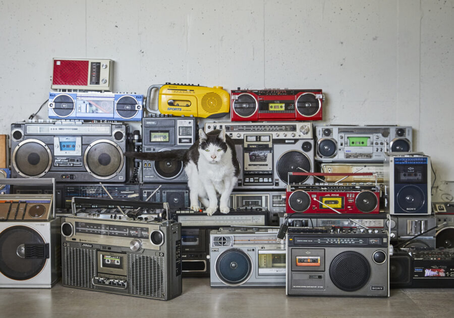気づけば20台。部屋のアクセントになる、ラジカセ。写真と文：山口 明 (フォトグラファー) #3 | 自宅のラジカセコレクション。