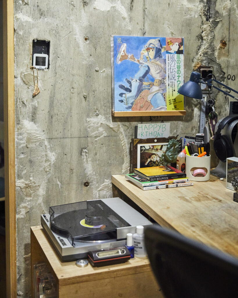 15年以上の付き合い。仕事部屋のオーディオセット。写真と文：山口 明 (フォトグラファー) #4 | レコードプレイヤーは、〈テクニクス〉の「SL-7」というモデルを。