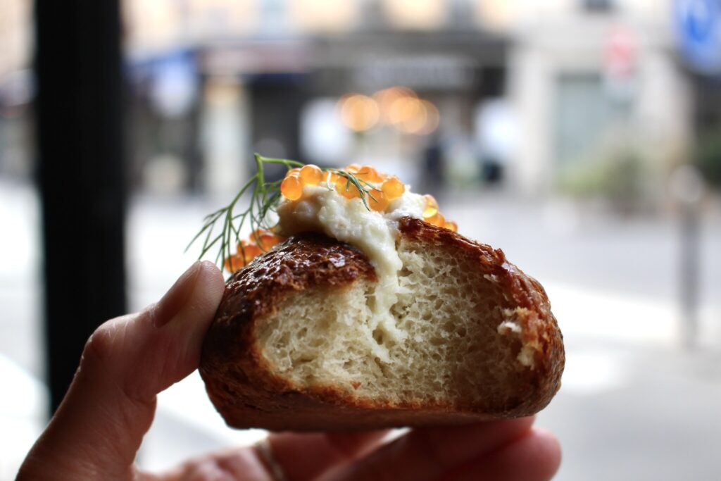 この写真でブリオッシュに弾力がある感じがわかるかなぁ…次回もしまたメニューにあったら迷わず注文します。 川村明子 | この写真でブリオッシュに弾力がある感じがわかるかなぁ。次回もしまたメニューにあったら迷わず注文します。