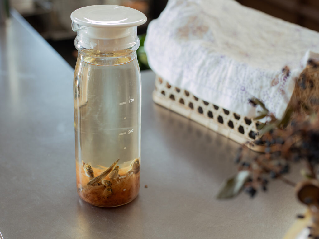 前日の夜に水出しで出汁をとる準備をすることが、暮らしのルーティンになっている。