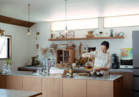 質のいい“水”が、心地よい暮らしの入り口でした。スタイリスト・宇藤えみさん×ReFa 担当者が語る、「水とべターライフ」 について。