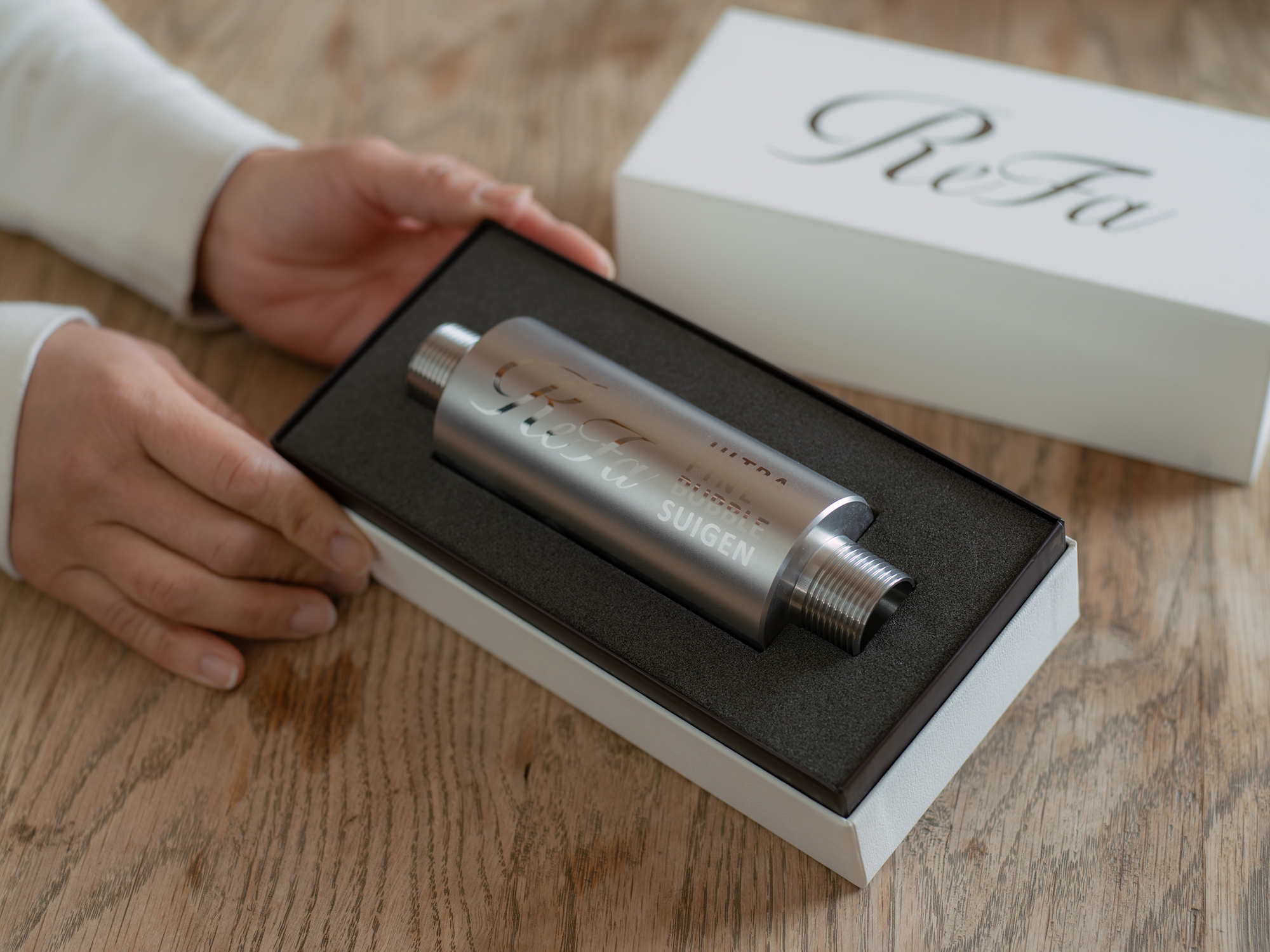 「ReFa ULTRA FINE BUBBLE SUIGEN」（20mm・13mm 用） ¥371,800(税込)、（25mm用） ¥638,000(税込)。目に見えないほど微細な泡 「ウルトラファインバブル」 を家のすみずみまで行き渡らせ、微細な泡を大量に含んだ水流が生み出される。