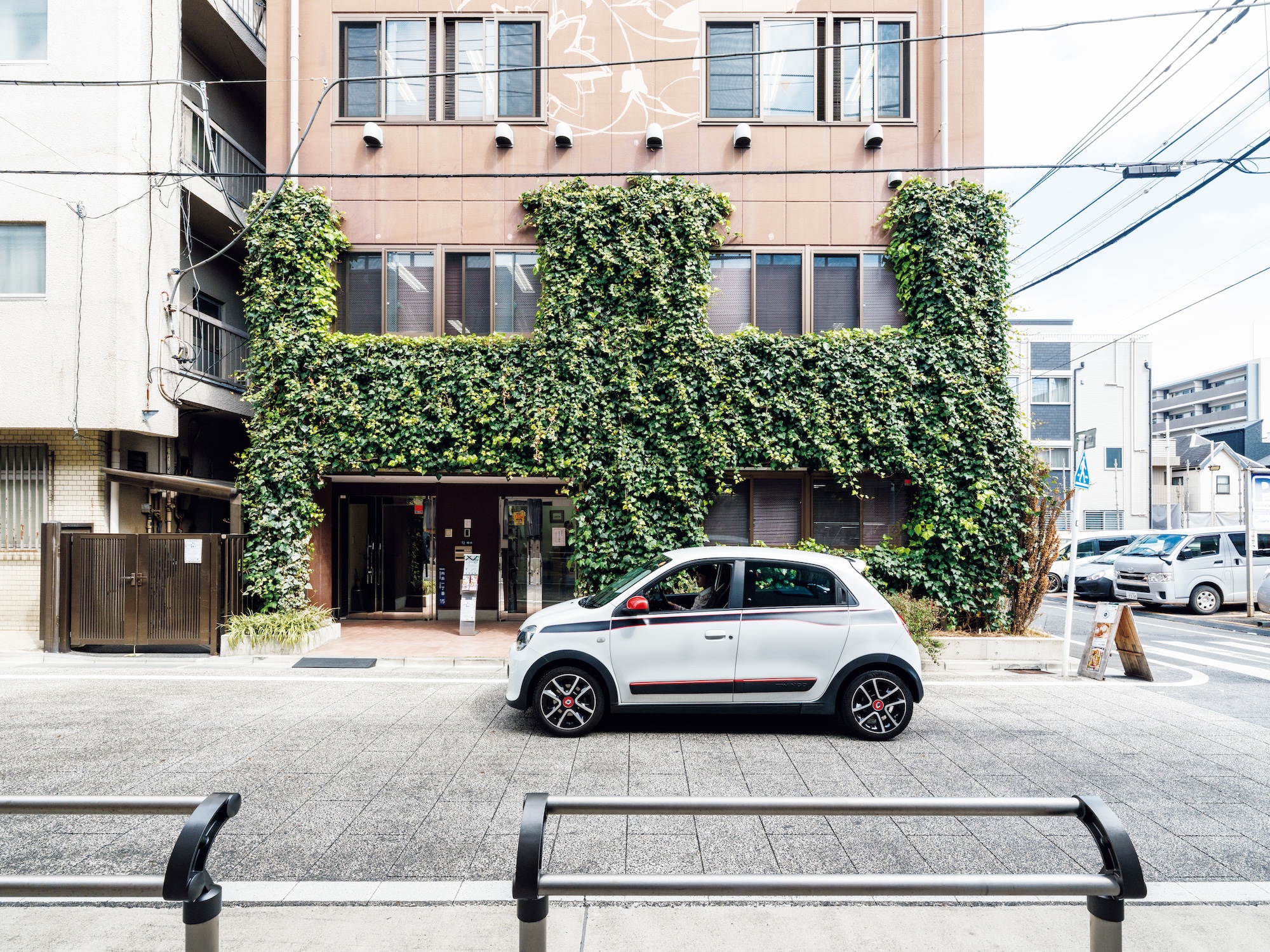 私とクルマ。可能性を広げてくれる確かな相棒。 MIKI SEGAWA × RENAULT TWINGO PACK SPORT
