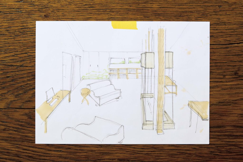 外観だけを見て描いた最初のスケッチ。建物の中央には柱があると考えていたが実際はなく、想定より空間を広く使えた。 外観だけを見て描いた最初のスケッチ。建物の中央には柱があると考えていたが実際はなく、想定より空間を広く使えた。