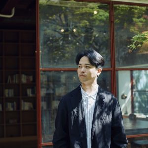 1「自分のルーツであるピアノに、改めて深く向き合った」。音楽家・江﨑文武さんが振り返る、新譜「Whispers of Silence」が生まれるまで。