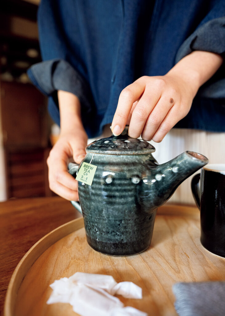 鉱石のように美しい、陶芸家・七尾佳洋のティーポット。
