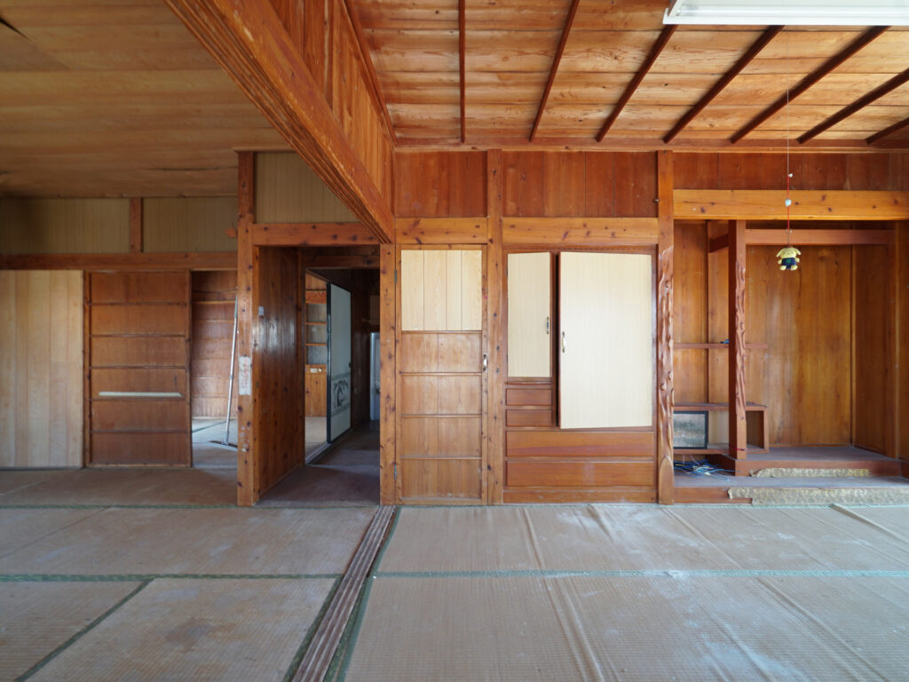 建物全体が醸し出す”おばあちゃんの家”っぽさに感性の針が揺れ、直感で購入を決めてしまった。