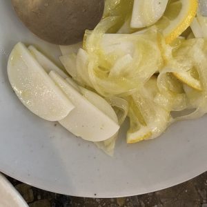 レモンとつまみ。祖母との思い出が詰まった、かまぼこのレモンあえ。写真と文：桑原亮子 (料理家) #2
