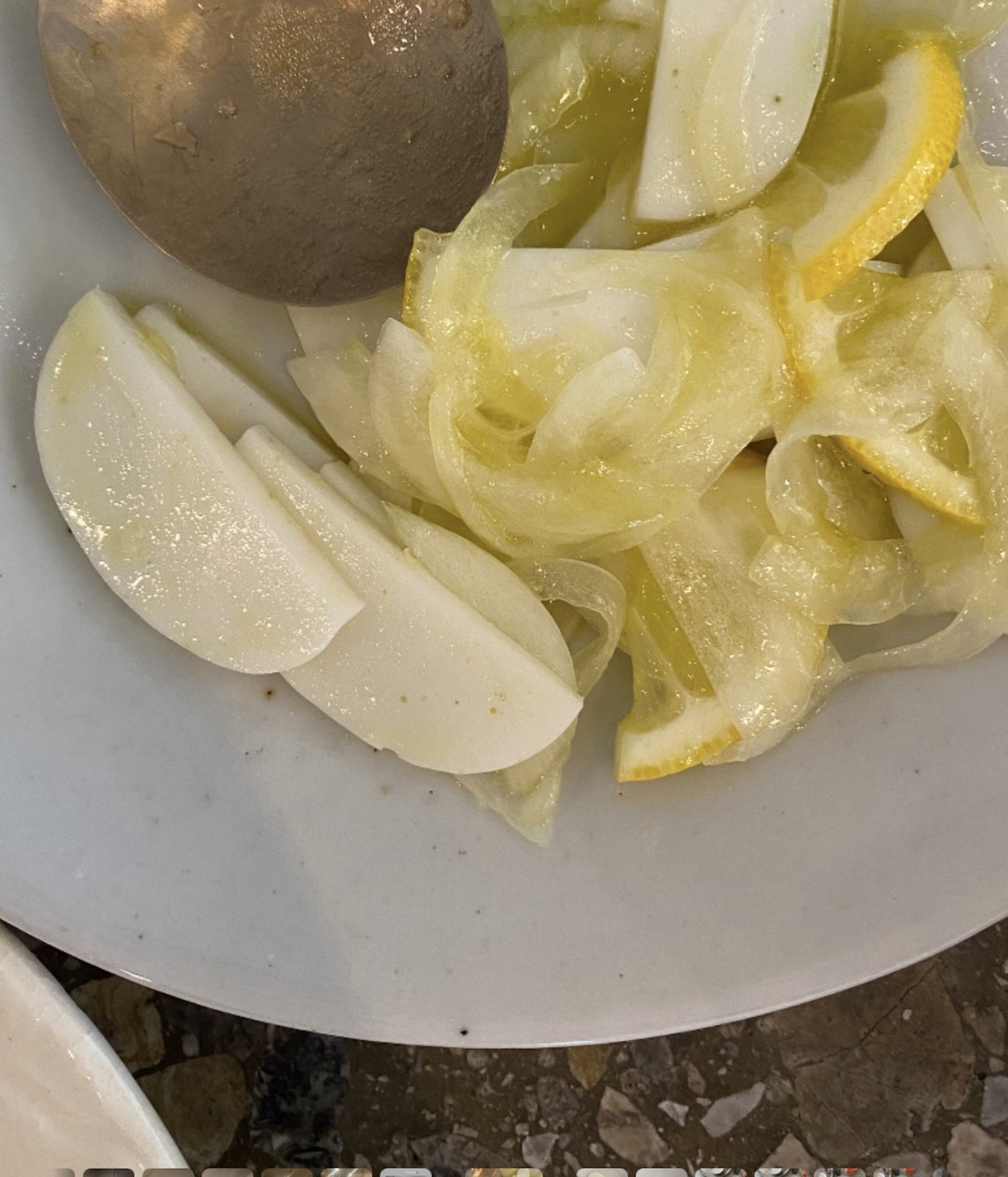 レモンとつまみ。祖母との思い出が詰まった、かまぼこのレモンあえ。写真と文：桑原亮子 (料理家) #2